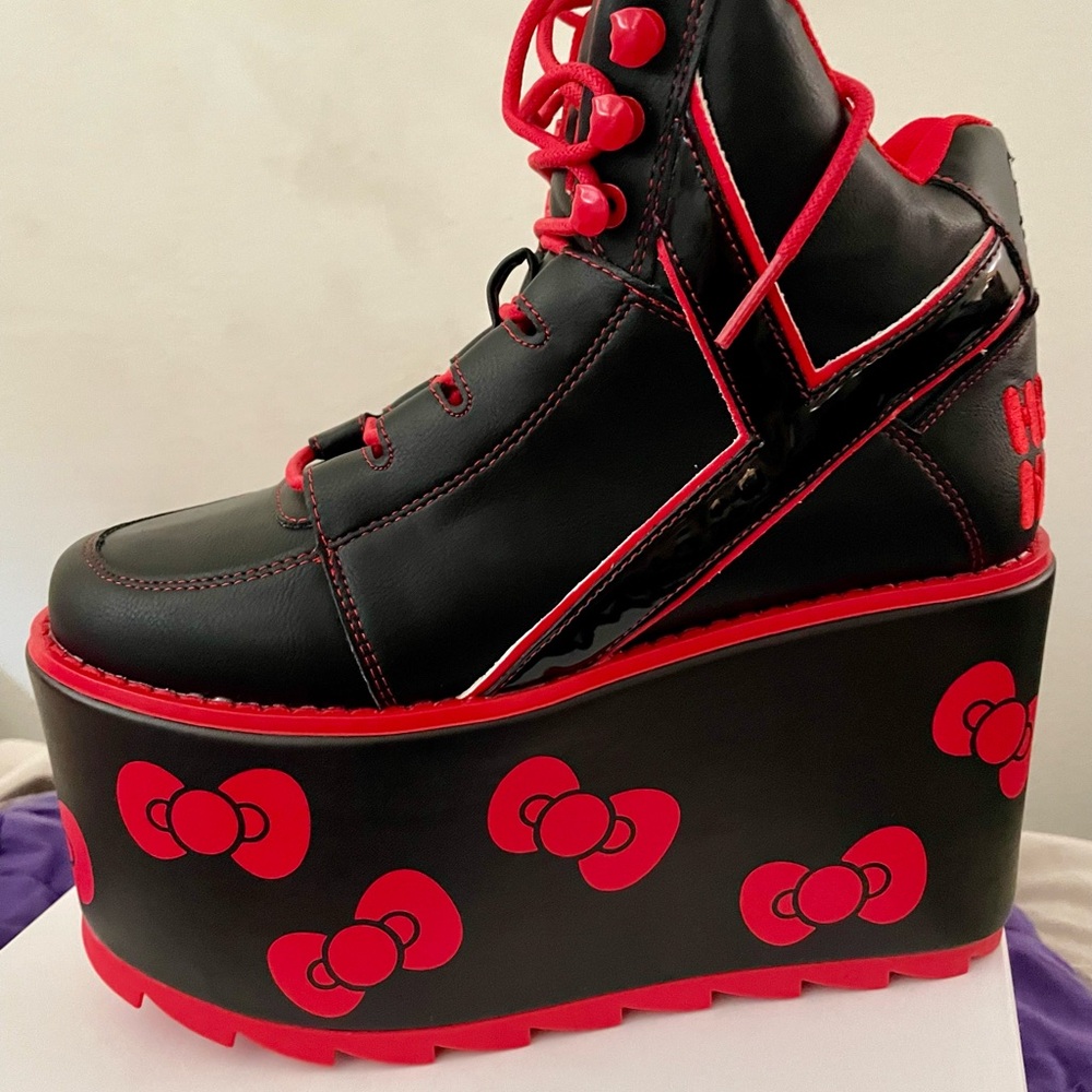 YRU Hello Kitty Black and Red Platform Shoes Size 9 NIB
